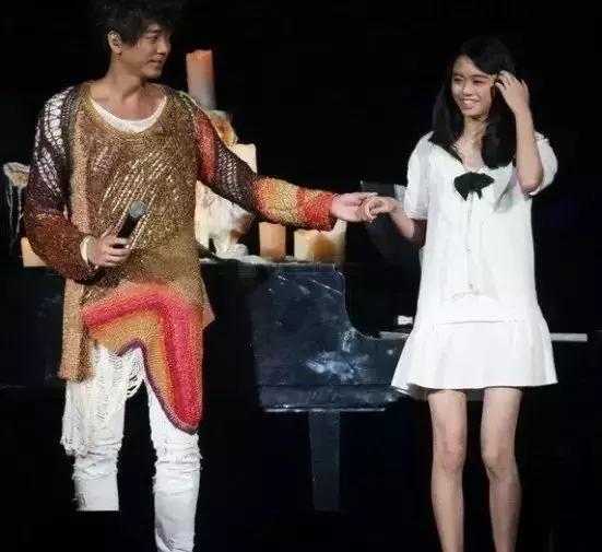 苏见信25岁女儿出道，星途璀璨，期待无限