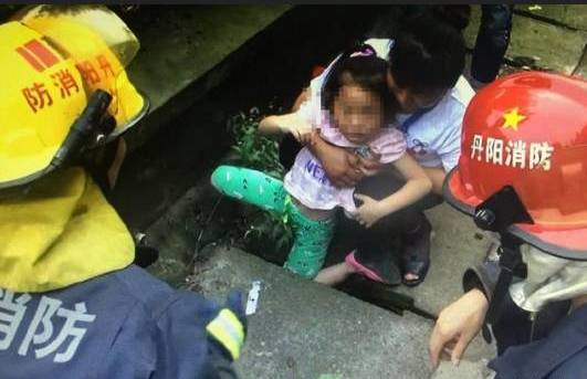 女童被冲进下水道事件深度解析
