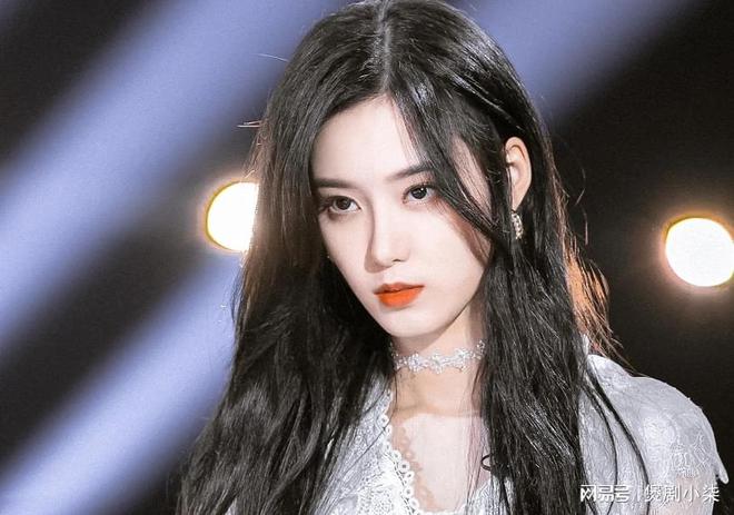 黄子韬与徐艺洋，情感的交织与公众的猜想，他们在一起了吗？