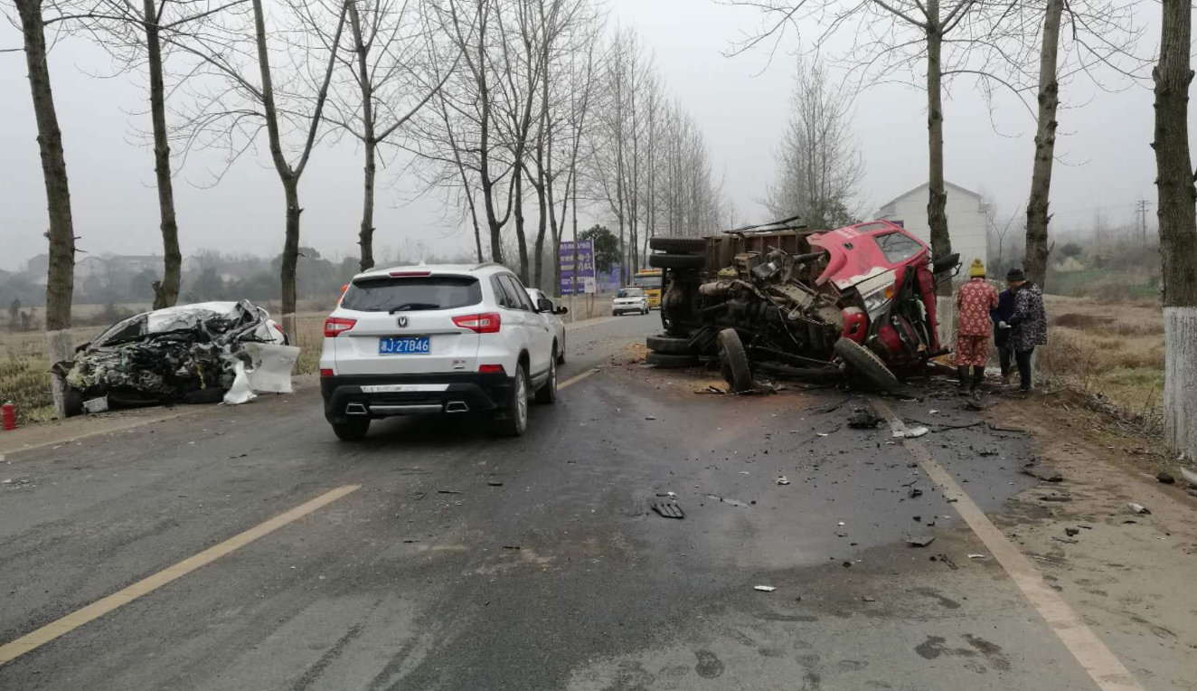 22岁村支书车祸身亡赔偿年轻村支书遭遇车祸身亡，赔偿问题引发深思