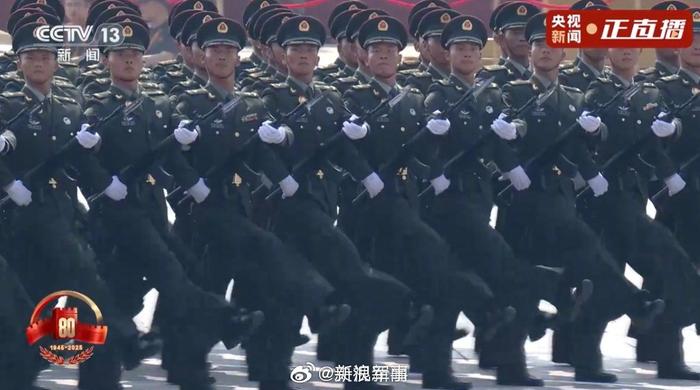 陆军方队劈枪走过天安门陆军方队劈枪走过天安门，震撼瞬间，致敬英雄